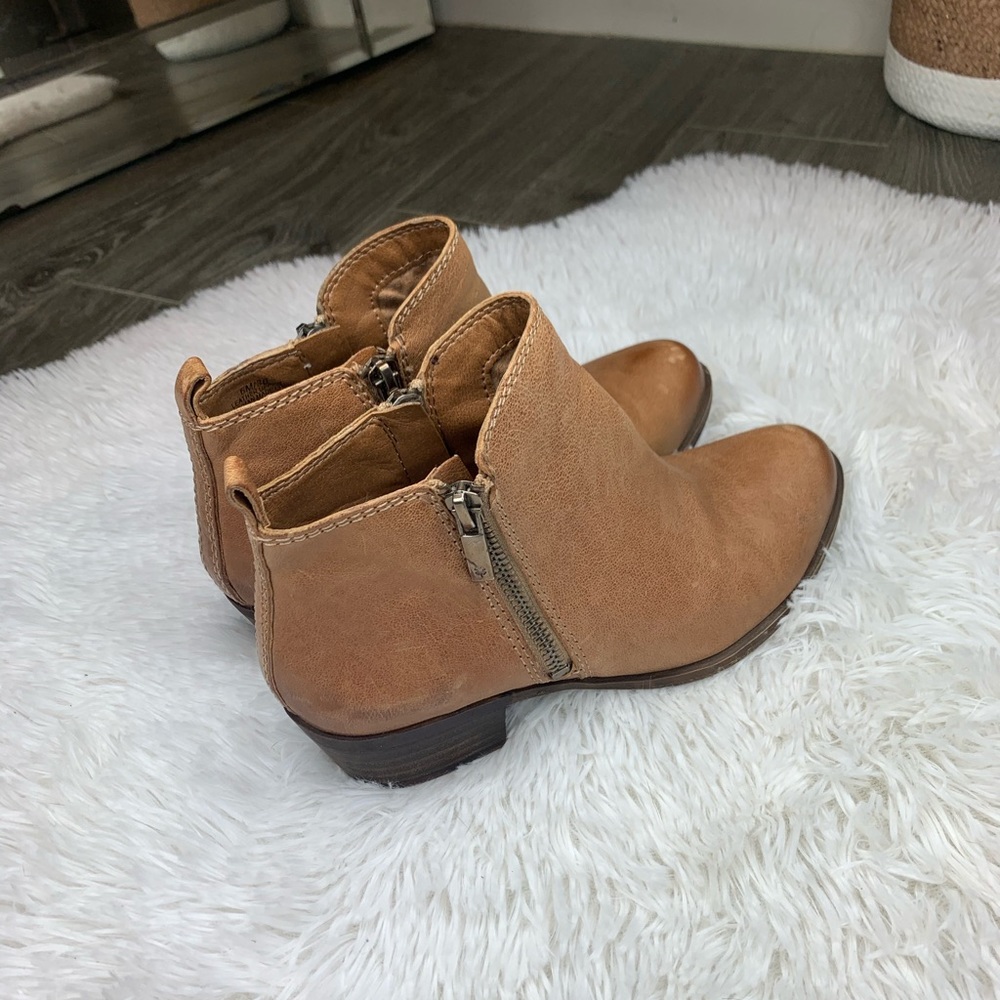 Short ankle booties